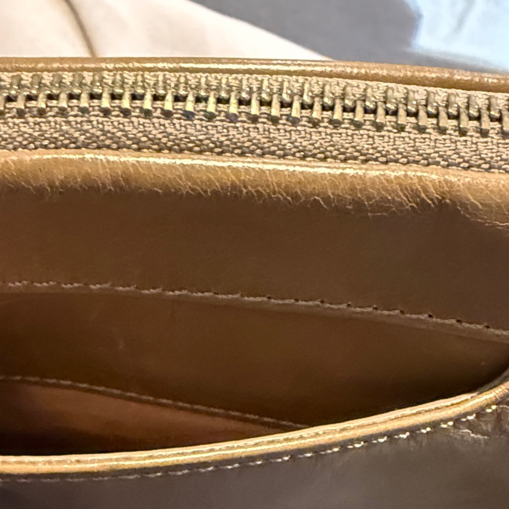 Hobo Leather Crossbody Bag in Tan - Picture 4 of 8